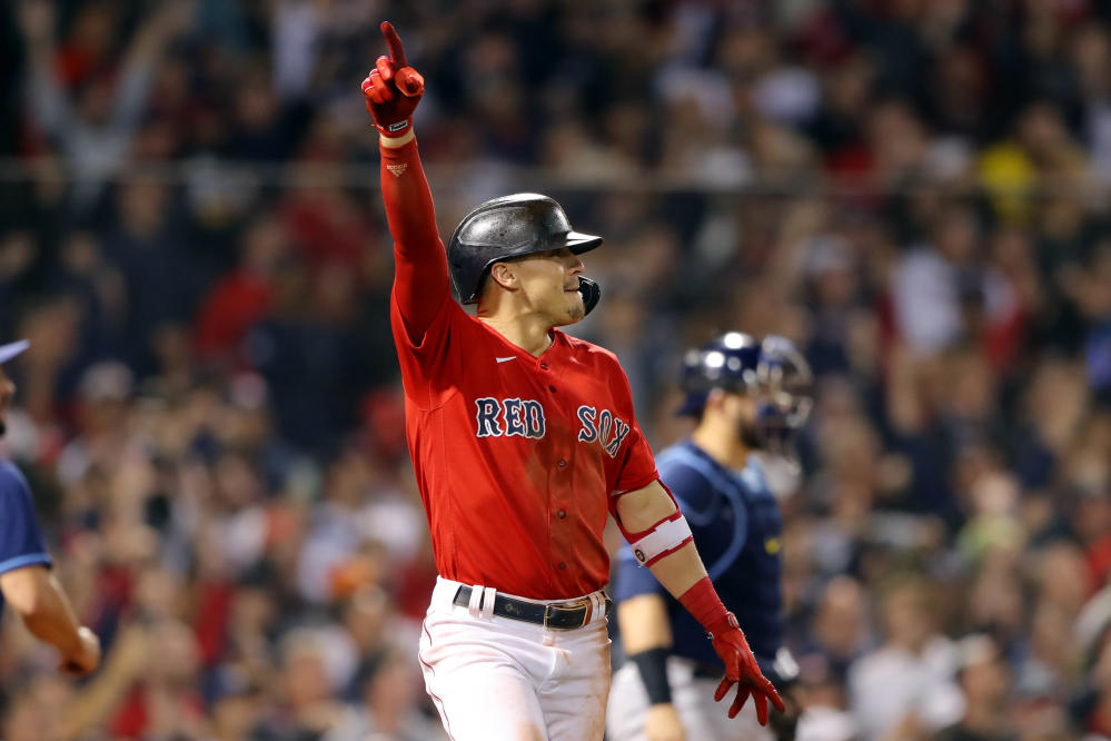 Hernandez hits walk-off sac fly to send Red Sox to ALCS