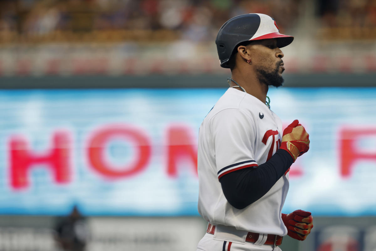 Twins' Byron Buxton leaves rehab game early, dealing with patellar