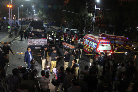 Police and rescue workers work at the scene of a blast in Lahore, Pakistan February 13, 2017. REUTERS/Stringer