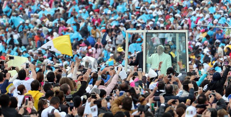 FOTOS: El Papa y su primer gran evento de masas en Colombia