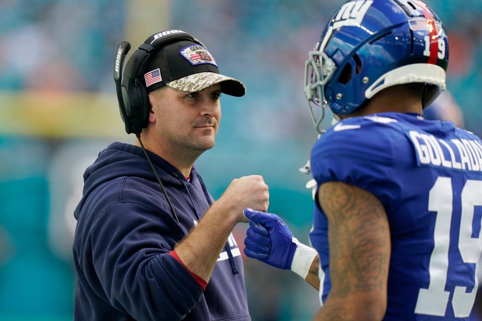 New York Giants head coach Joe Judge fist bumps wide receiver Kenny Golladay during a Dec. 5, 2021 game.
