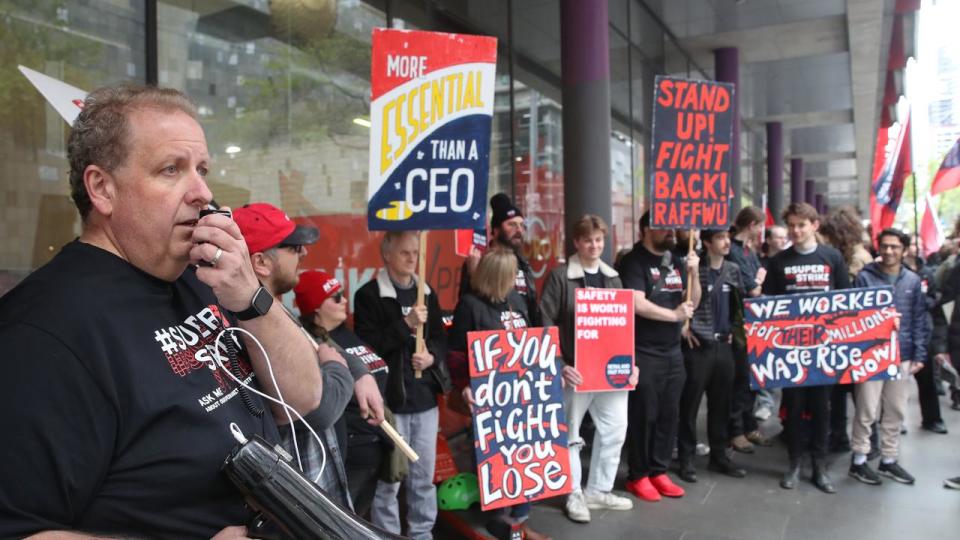 WOOLWORTHS and COLES WORKER STRIKE