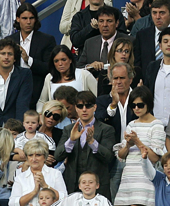 Victoria Beckham junto a Tom Cruise y Kate Holmes en el Santiago Bernabéu 