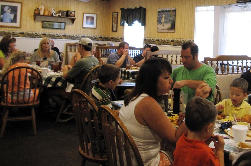 This Oct. 12, 2013 photo shows customers eating at Yoder’s Restaurant in Sarasota, Fla. The restaurant serves “homestyle Amish food” and is extremely popular among locals and tourists alike. (AP Photo/Beth J. Harpaz)