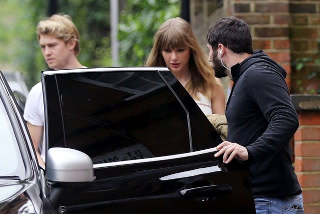 The couple was photographed leaving a pub on Wednesday.