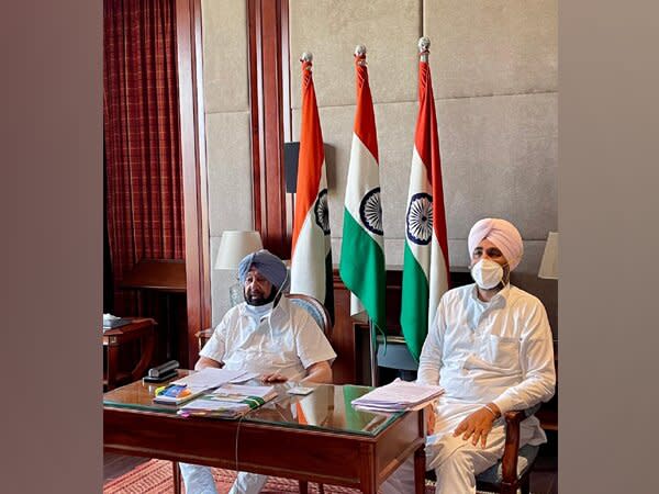 Punjab Chief Minister, Captain Amarinder Singh (left) (Photo/Twitter)