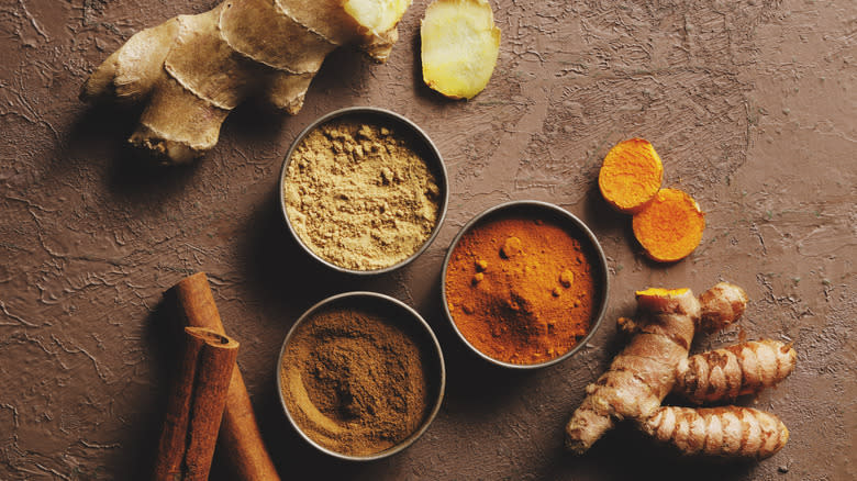 Spices, whole and ground