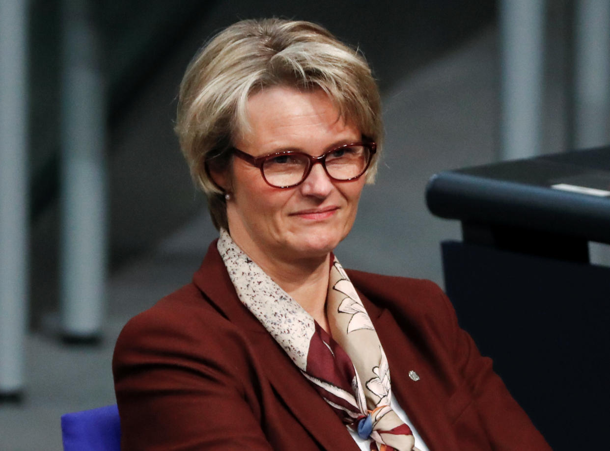 Anja Karliczek während einer Bundestagssitzung (Bild: Reuters)