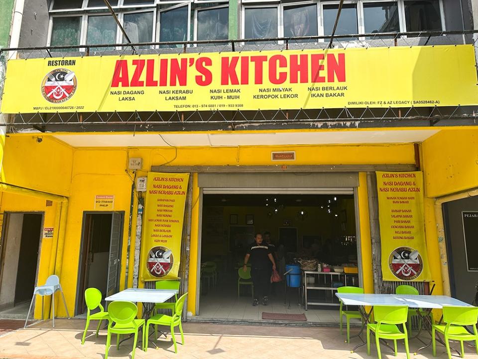 Hidden in a square around Kelana Jaya, you cannot miss the bright signboard for Azlin's Kitchen.