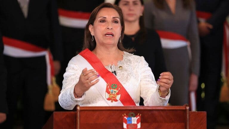 11/12/2022 La presidenta de Perú, Dina Boluarte.  La presidenta de Perú, Dina Boluarte, ha pedido que se ponga fin a la violencia en el marco de las protestas tras la destitución del exmandatario Pedro Castillo que han dejado al menos una persona fallecida, al tiempo que ha reiterado la necesidad de diálogo.  POLITICA SUDAMÉRICA INTERNACIONAL PERÚ PRESIDENCIA DE PERÚ