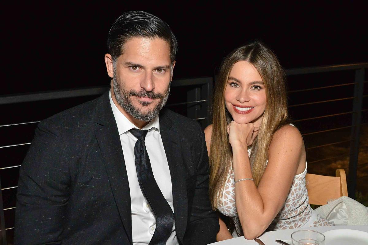 Sofia Vergara Has Girls' Night, Joe Manganiello Spotted Sans Ring