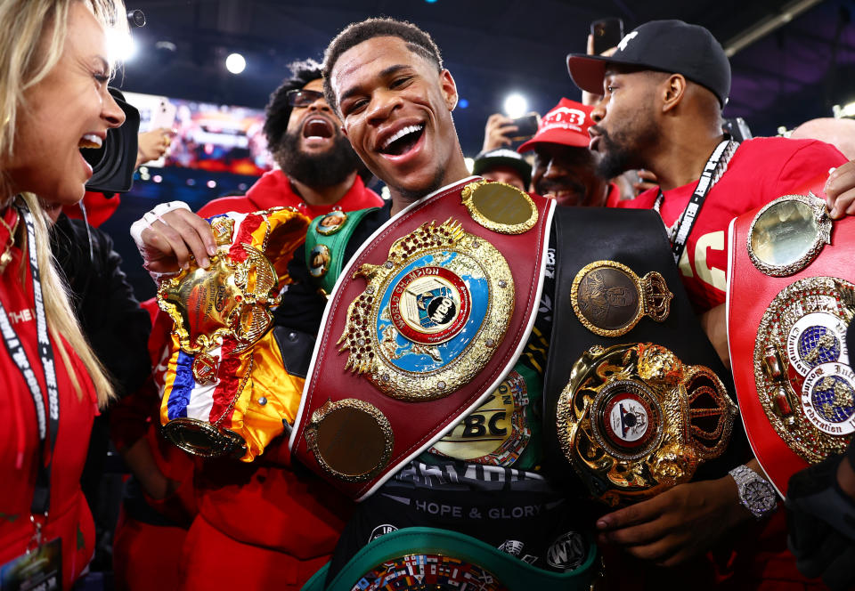 MELBOURNE, AUSTRALIA - 5 DE JUNIO: Devin Haney celebra después de derrotar a George Kambosos Jr., durante su pelea por el Campeonato Mundial Indiscutible de Peso Ligero, en el Marvel Stadium el 5 de junio de 2022 en Melbourne, Australia.  (Foto de Mikey Williams/Top Rank Inc vía Getty Images)