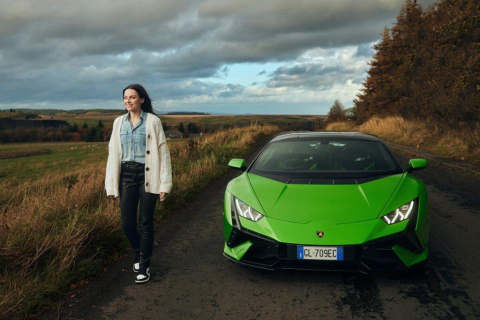 lamborghini-v10-amy-macdonald