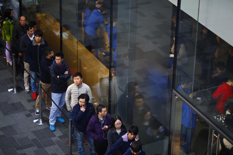 In the winter of 2014, people queue outside an Apple store to buy the new iPhone 6 and 6 Plus in Beijing. It didn’t happen this year for iPhone 8. REUTERS/Petar Kujundzic