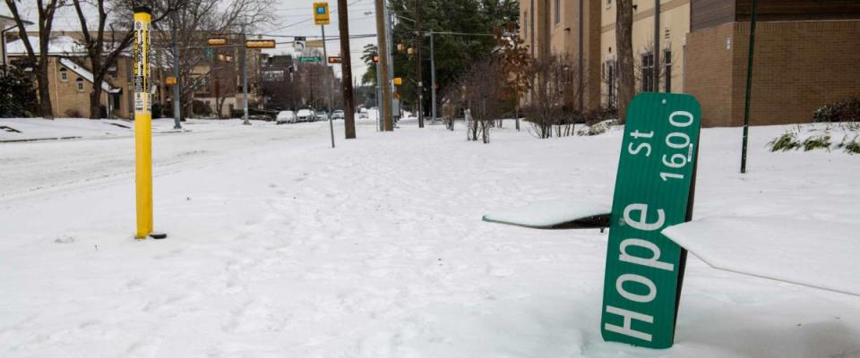 Hope Street sign fallen to the ground during the winter 2021 storm in Dallas Texas