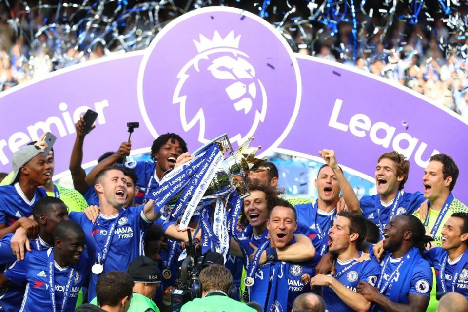 Chelsea lift the Premier League title (Getty Images)