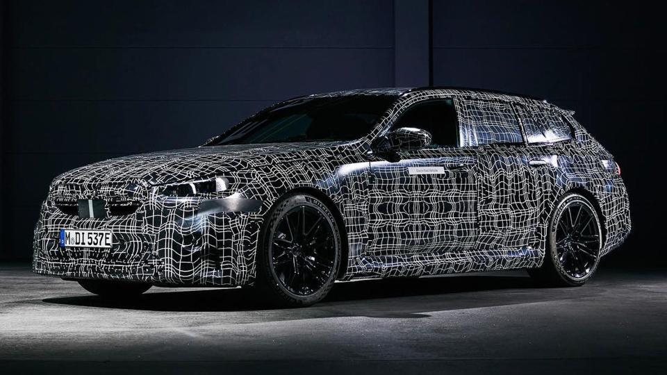 Confirmed: BMW M5 Wagon Will Return in 2024 to Fight the Audi RS6 photo