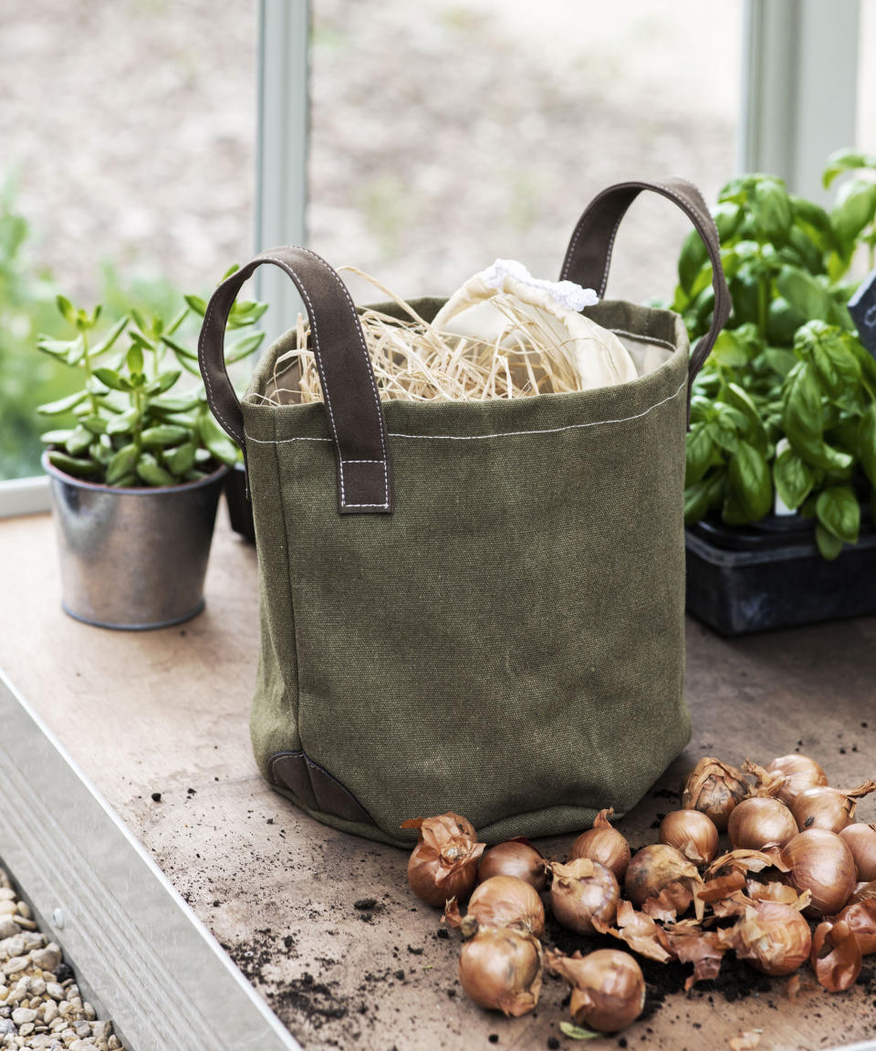 canvas garden storage bag with bulbs