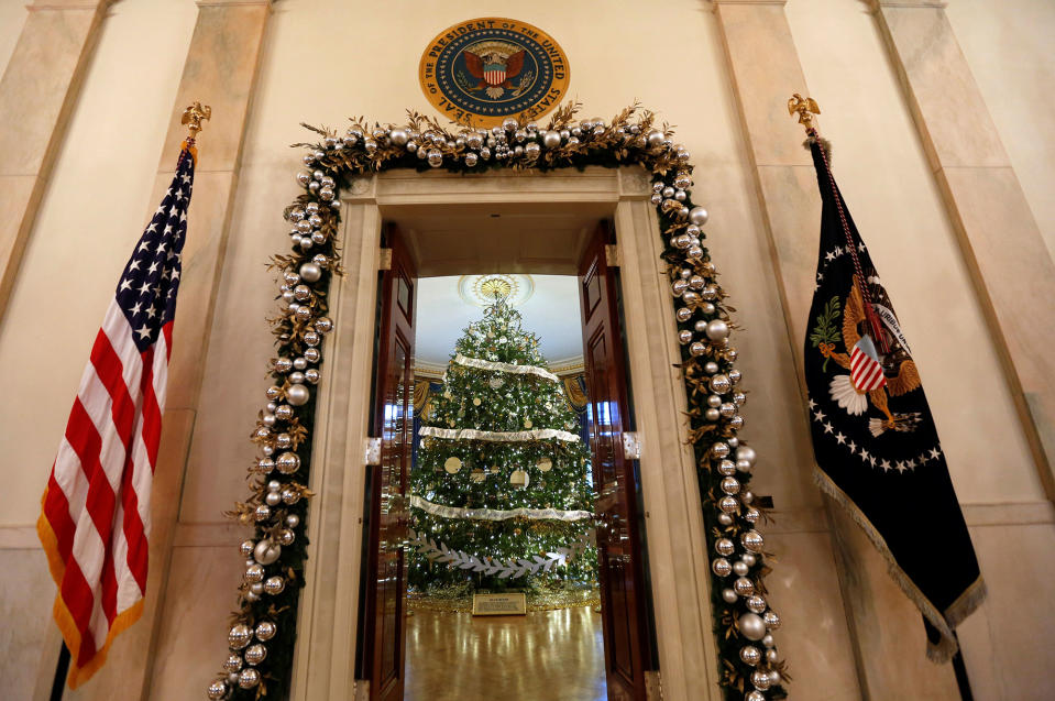 The Obamas unveil the 2016 White House holiday decorations