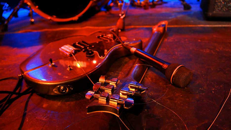  A smashed guitar onstage. 