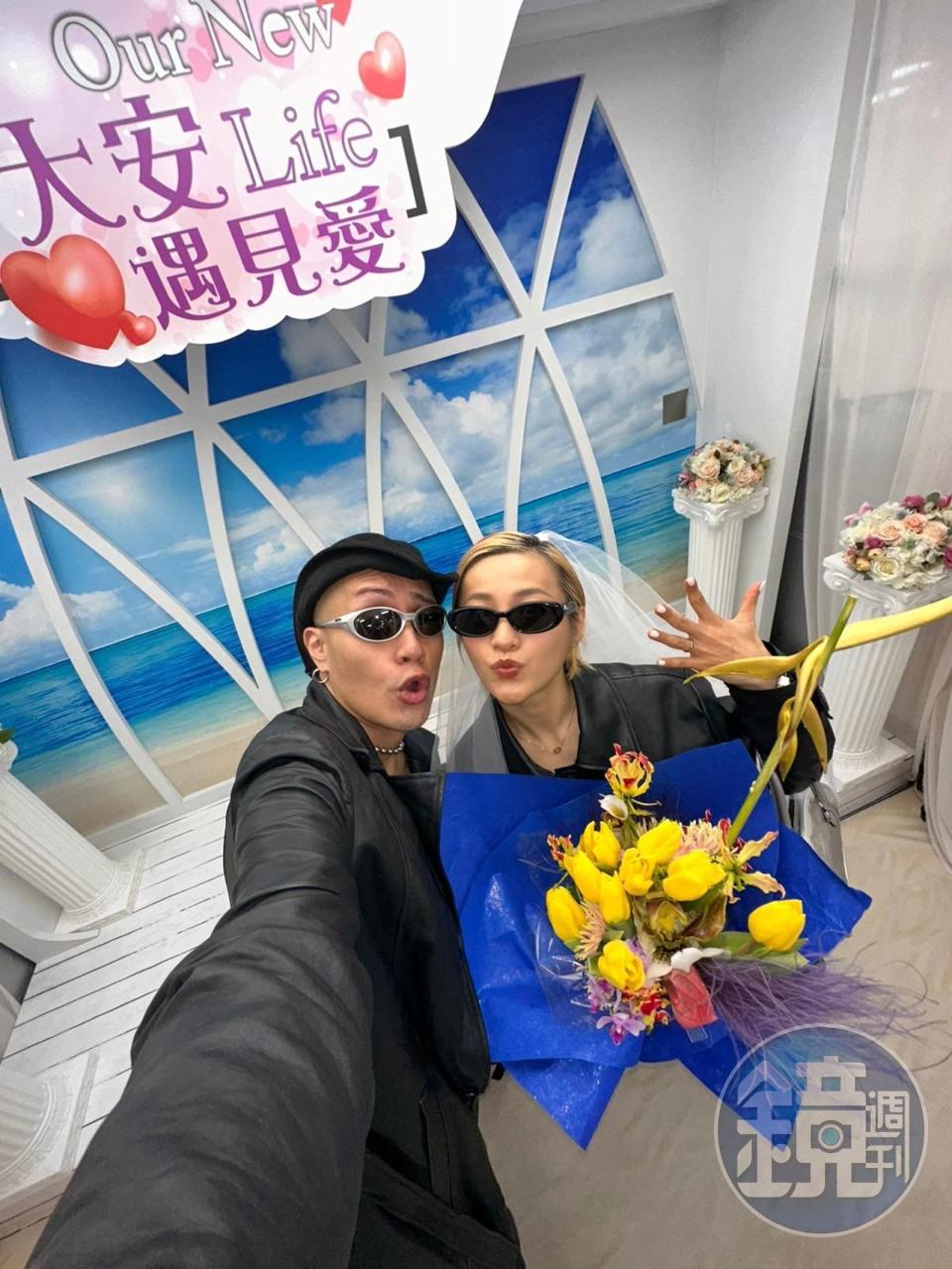 黃宣與Elsie開心登記結婚。（讀者提供）