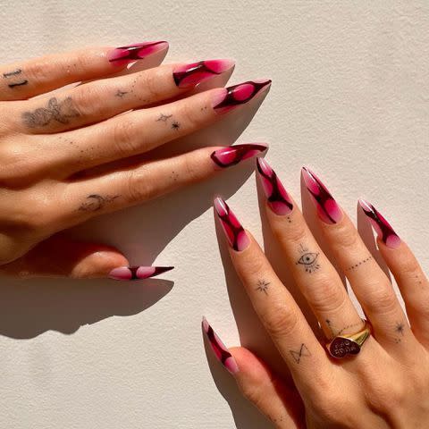 <p><a href="https://www.instagram.com/p/Cw0_KeVPwhT/" data-component="link" data-source="inlineLink" data-type="externalLink" data-ordinal="1">@nails_of_la</a> / instagram</p>