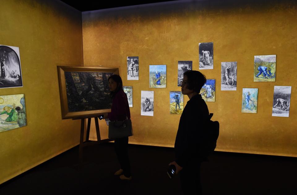 Visitors walk through an exhibition about the life and works of Dutch painter Vincent van Gogh, in Beijing on June 16, 2016. The exhibition, titled "Meet Vincent van Gogh," was created by the Van Gogh Museum and had its global launch in Beijing on June 15. Featuring reproductions of his work and recreations of scenes he painted, the exhibition is scheduled to tour cities across Greater China over the next five years.&nbsp;