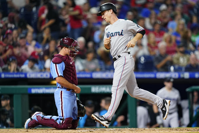 Realmuto hits for cycle, but Phillies come up short in wild game