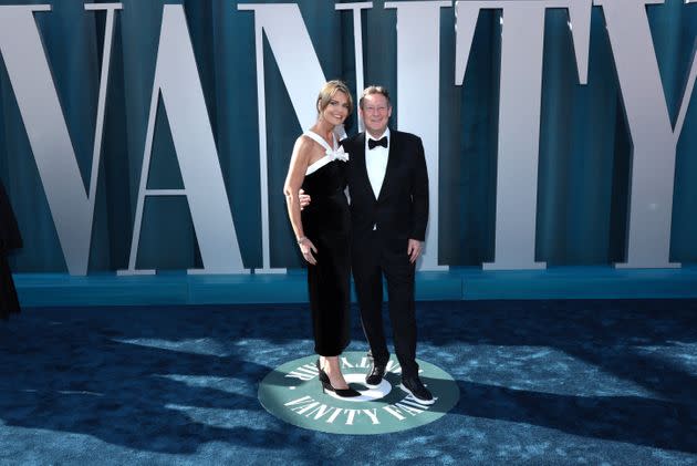 Savannah Guthrie and Michael Feldman at the 2022 Vanity Fair Oscar Party in Beverly Hills. (Photo: Dimitrios Kambouris via Getty Images)