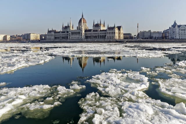 'Ice jams' form on Danube river in Hungary
