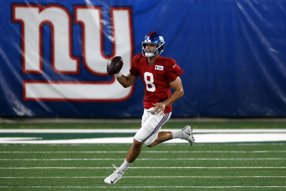 New York Giants quarterback Daniel Jones looks to pass during a scrimmage at the NFL football team's training camp in East Rutherford, N.J., Friday, Aug. 28, 2020. (AP Photo/Adam Hunger)