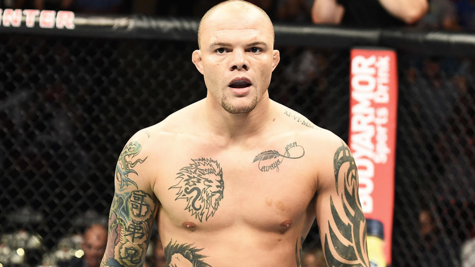 Anthony Smith getting ready in the octagon for his fight.