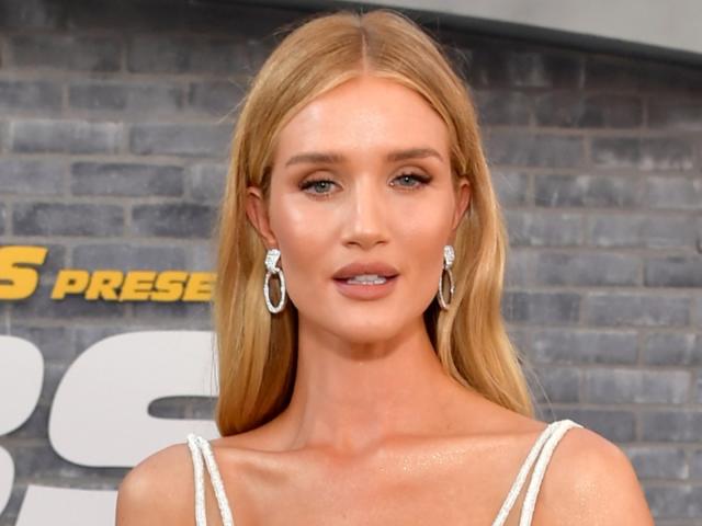 Rosie Huntington-Whiteley shows off her fabulous figure while