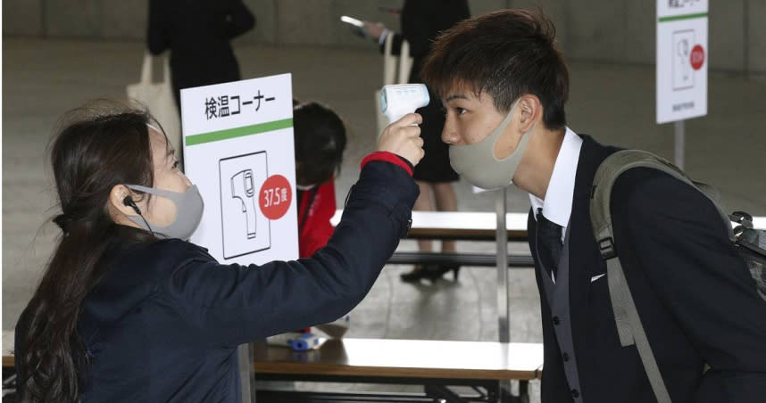 南韓當局於26日正式解除長達1年5個月的戶外口罩令。（圖／達志／美聯社）