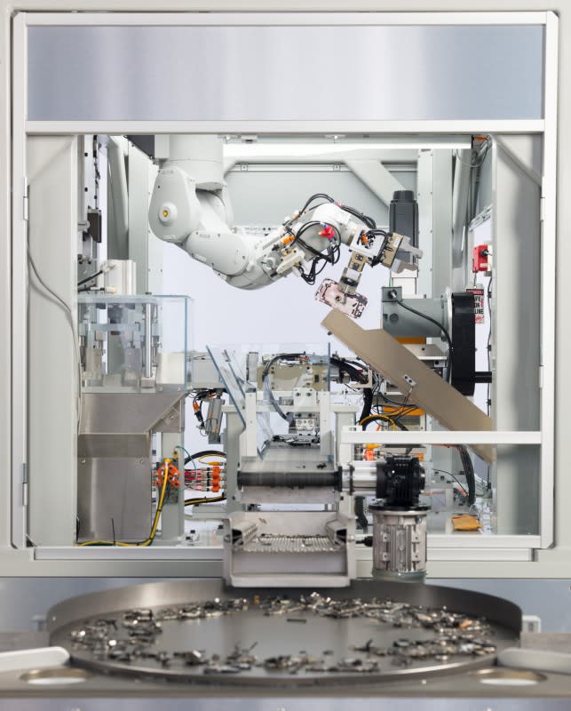 Apple's 'Daisy' iPhone recycling robot