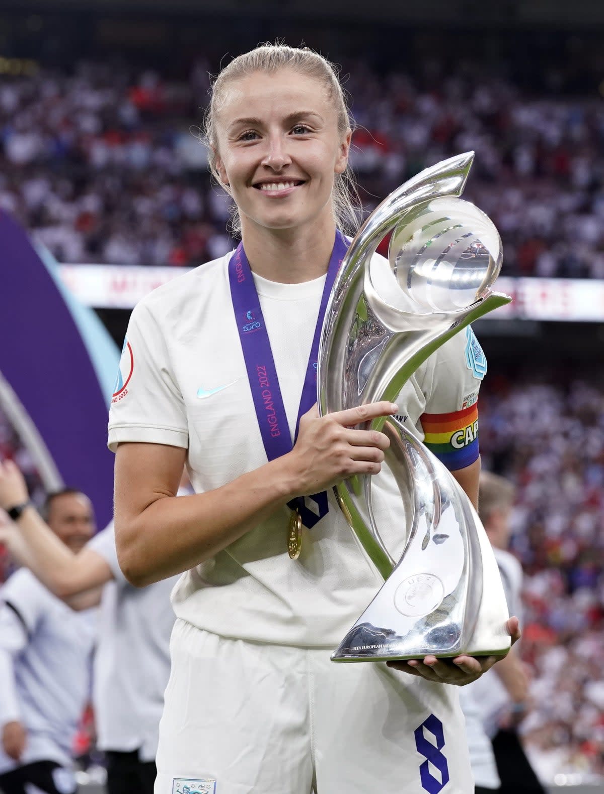 England’s Leah Williamson lifts the Euro 2022 trophy (Danny Lawson/PA) (PA Wire)