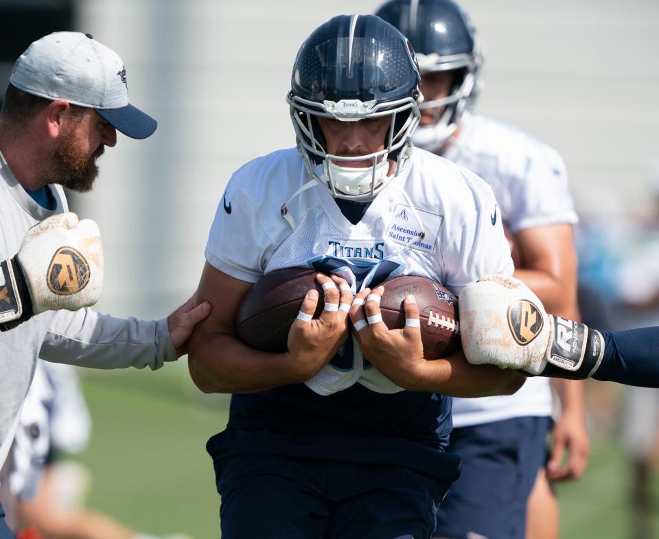 Tennessee Titans tight end Austin Hooper (81) runs through ball security drills during practice at Saint Thomas Sports Park Wednesday, June 15, 2022, in Nashville, Tenn. 