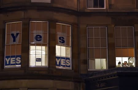 Pro-Scottish independence "Yes" signs are seen displayed in an office's windows in central Edinburgh, Scotland September 12, 2014. REUTERS/Dylan Martinez