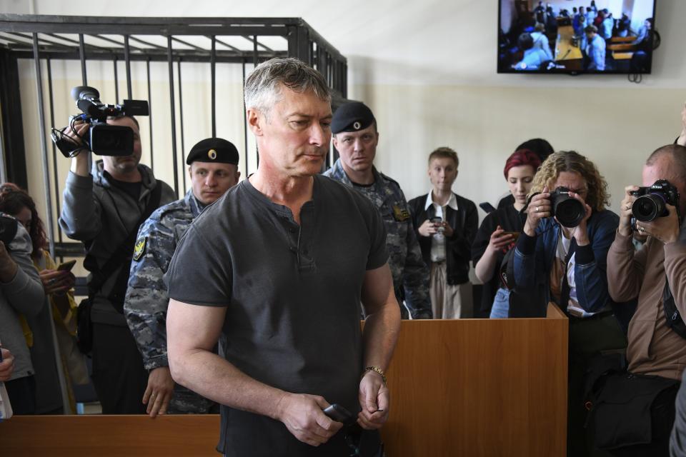 Yevgeny Roizman, former mayor of Russia's fourth-largest city, stands in a courtroom in Yekaterinburg, Russia, Friday, May 19, 2023. Roizman, the former mayor of Yekaterinburg and one of Russia's most visible and charismatic opposition figures, stood trial for discrediting the military, a charge that could bring a prison sentence. But the prosecutor on Thursday called for him to be fined 260,000 rubles ($3250), suggesting he could avoid prison time. (AP Photo/Vladimir Podoksyonov)