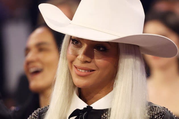 Beyoncé Releases Tracklist for 'Cowboy Carter,' Including “Jolene