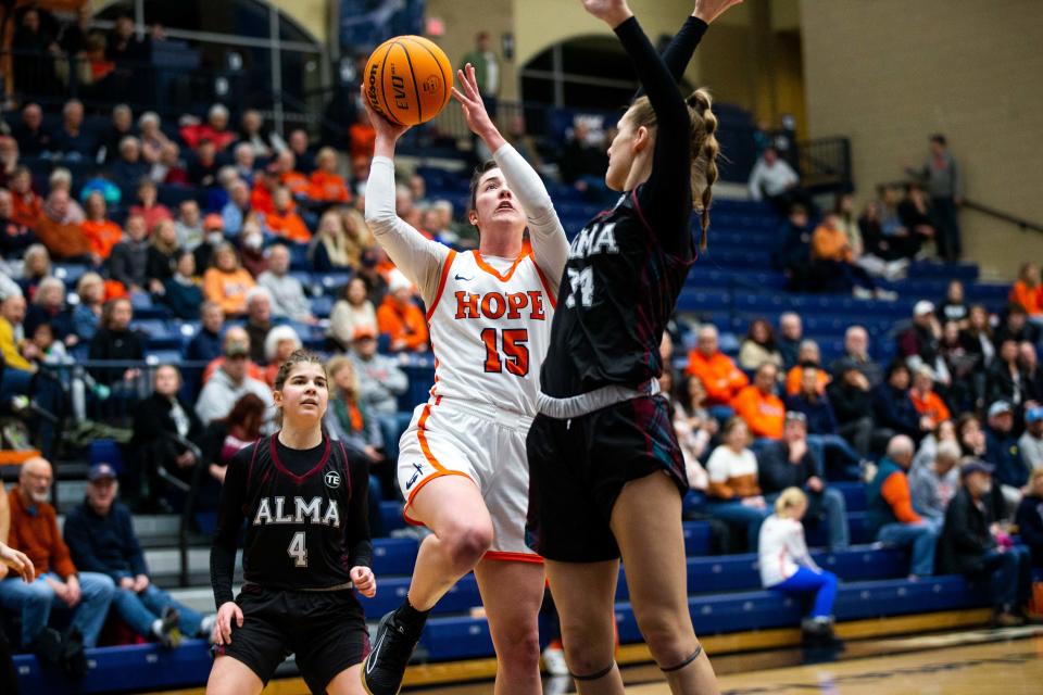 Hope's Ella McKinney drives down the court Saturday, Jan. 21, 2023, at DeVos Fieldhouse. 