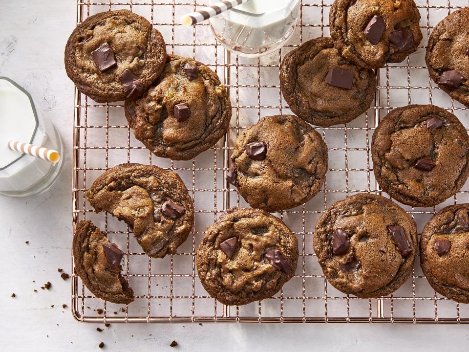 Chewy Chocolate-Molasses Cookies 