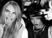 So wie sich Cara Delevingne (links) und Rihanna auf diesem Instagram-Schnappschuss feiern, könnte man auch etwas anderes vermuten, aber: "Es wird immer so dargestellt, als wären wir nur Party-Freunde, aber unsere Freundschaft ist so viel mehr", erklärte der Popstar einst. "Wir sind immer bereit zuzuhören oder Ratschläge zu geben. Wenn du zwei oder drei solche Freunde auf der Welt hast, dann bist du echt gesegnet." (Bild: instagram.com/caradelevingne)