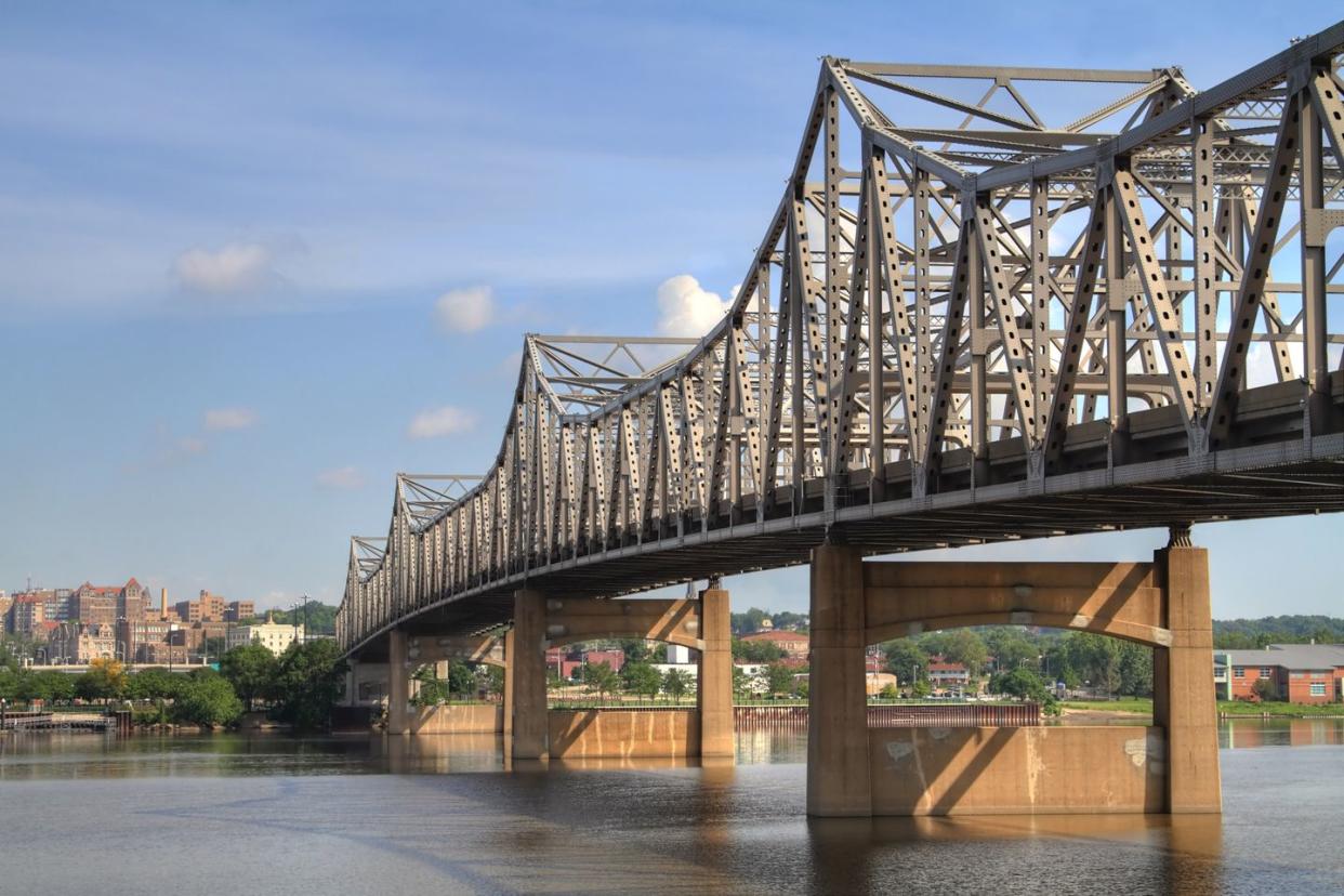 bridge over the illinois river in peoria