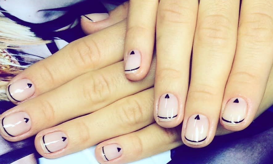 17 minimalistic nail designs that will inspire you to get your