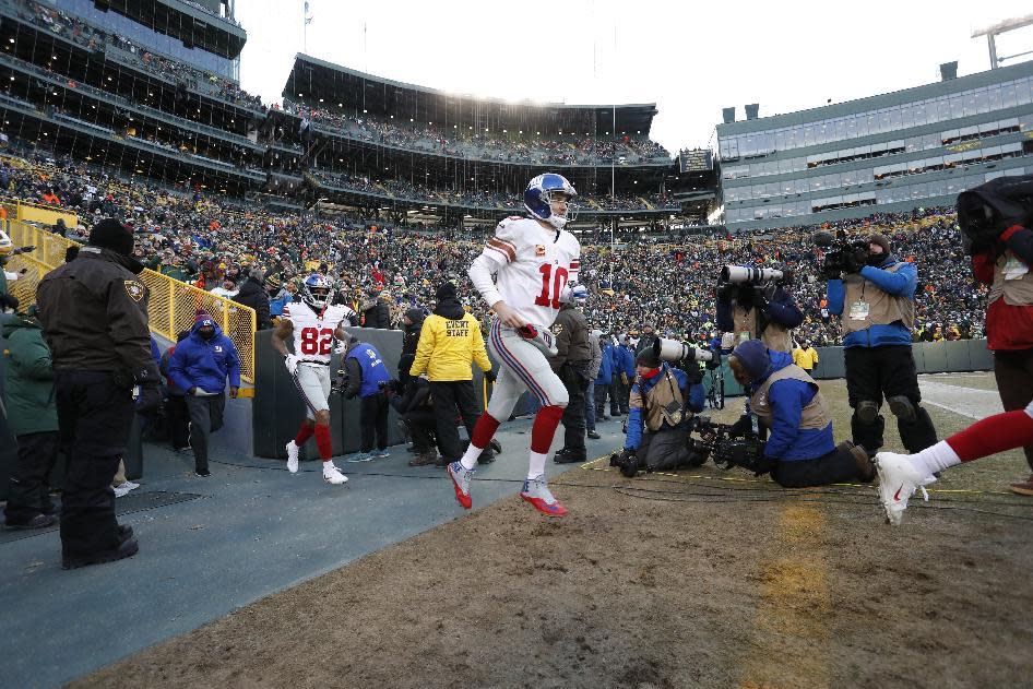 New York Giants quarterback Eli Manning (10) and wide receiver Roger Lewis (82) take the field before an NFC wild-card NFL football game against the Green Bay Packers, Sunday, Jan. 8, 2017, in Green Bay, Wis. (AP Photo/Matt Ludtke)