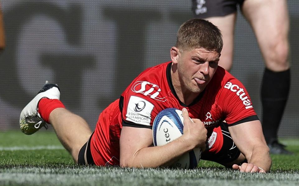 Jack Willis runs in a try for Toulouse