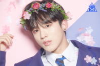 《PRODUCE X 101》的播出已經進入後半段，粉絲們也為了各自的One Pick而竭盡全力，通過各種方式為練習生門應援，在多位練習生中從開播開始就被贊為「完成型」的金曜漢就以超火爆人氣吸睛， 這次更是成為所有人之中第一個達成「5段應援」的練習生。