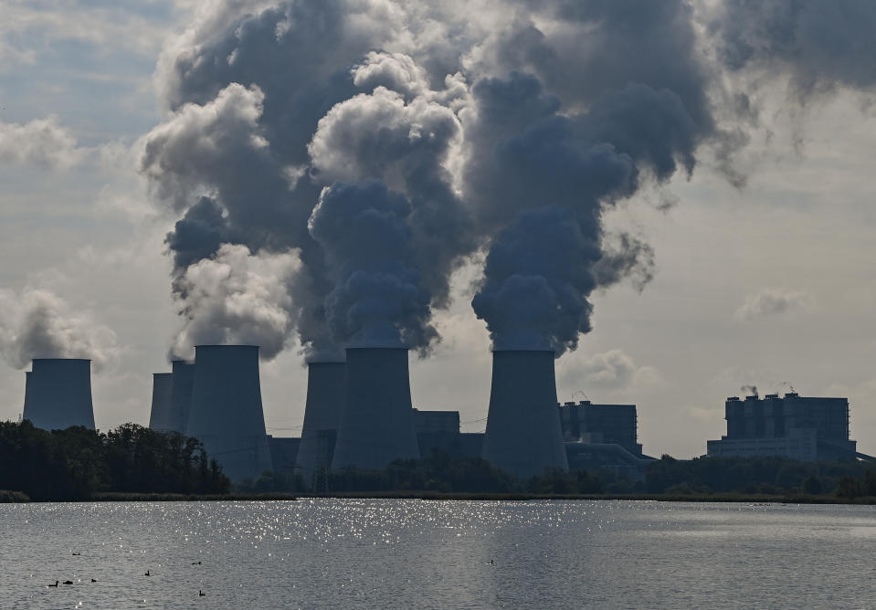 Water vapour rises from the cooling towers of the Jänschwalde lignite-fired power plant of Lausitzer Energie Bergbau, Brandenburg, Germany. Photo: Patrick Pleul/Picture Alliance via Getty