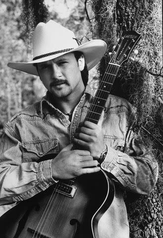 <p>Thomas S. England/Getty</p> Tim McGraw in 1994